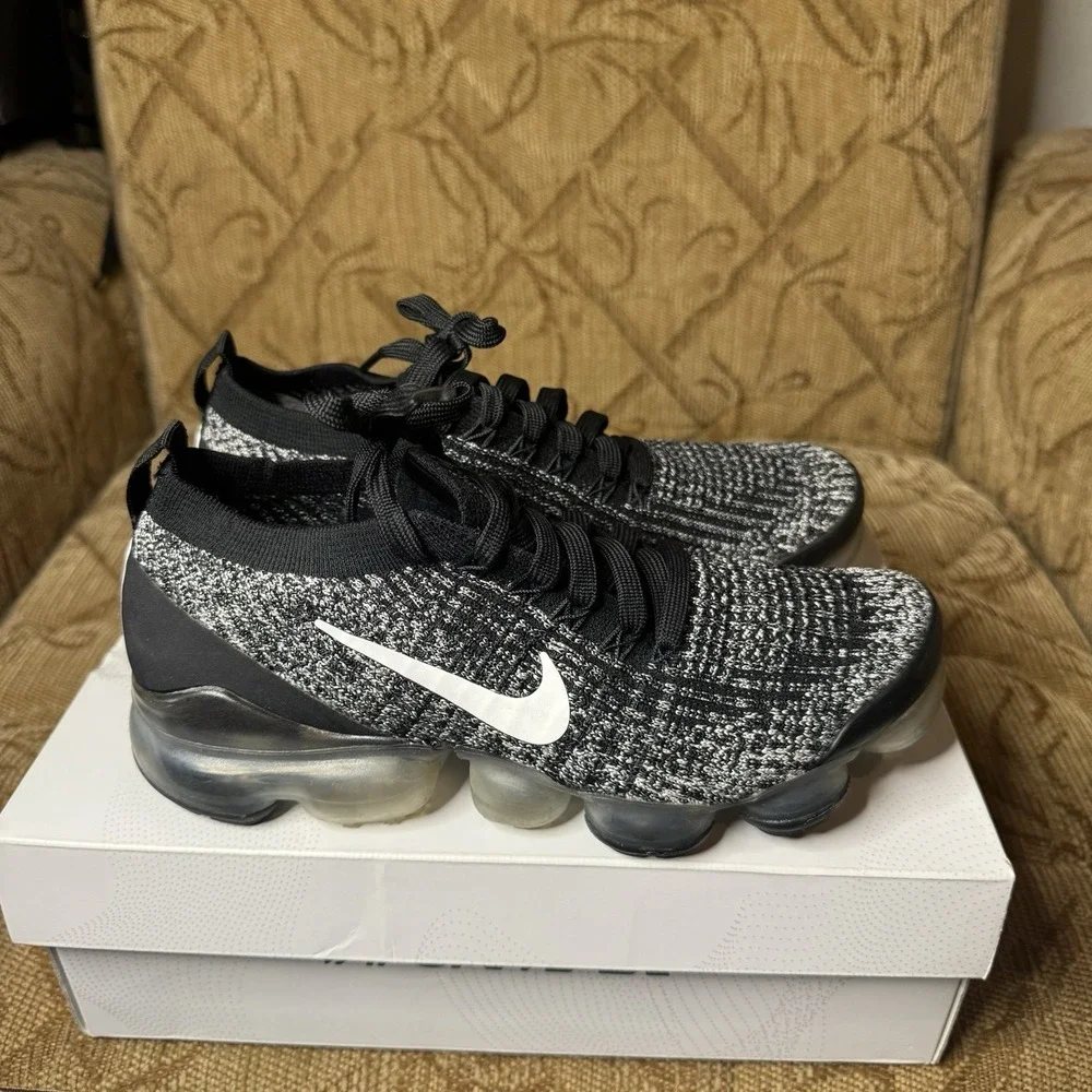 Nike Air‎ VaporMax Flyknit 3 Oreo Womens Size 7 Black Running Shoes Sneakers